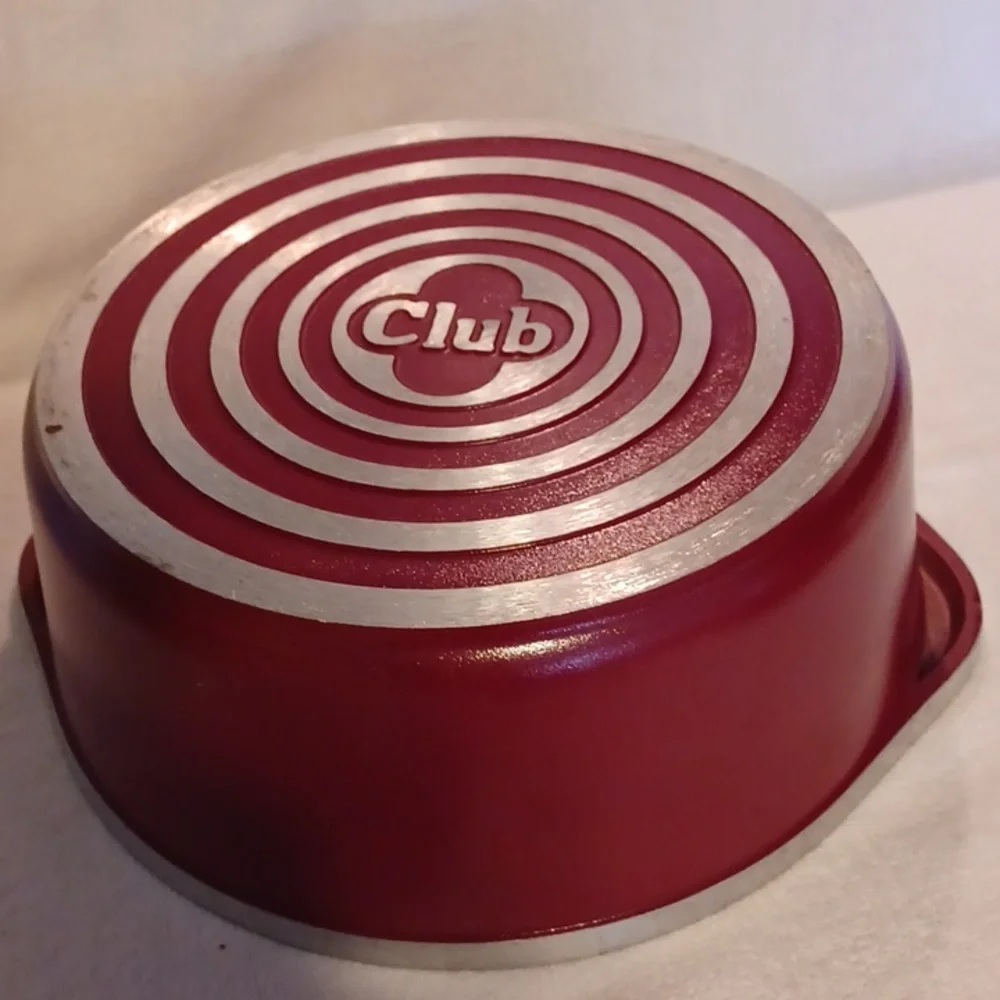 Club Burgundy Cast Aluminum Dutch Oven with Wooden Handle 5 Qt